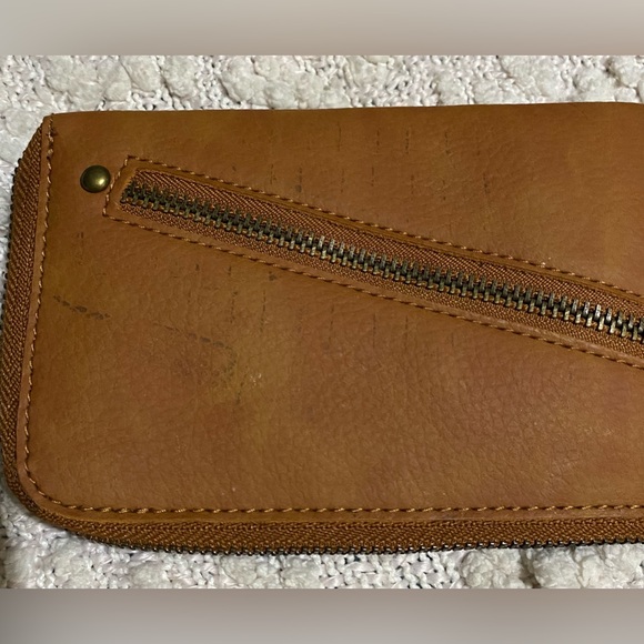 Free People Vegan Leather Wallet Wristlet Brown Faux Zipper Pocket On Front - Picture 2 of 7